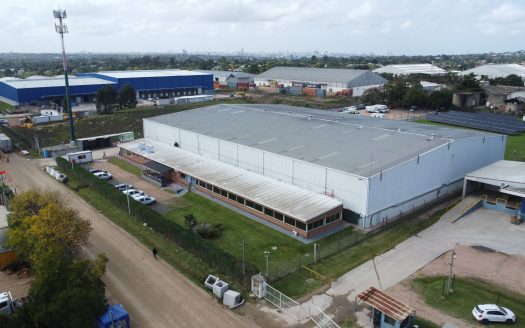 Alquiler de nave logística de 4400 m2 con docks de carga y playa de maniobras - Interra